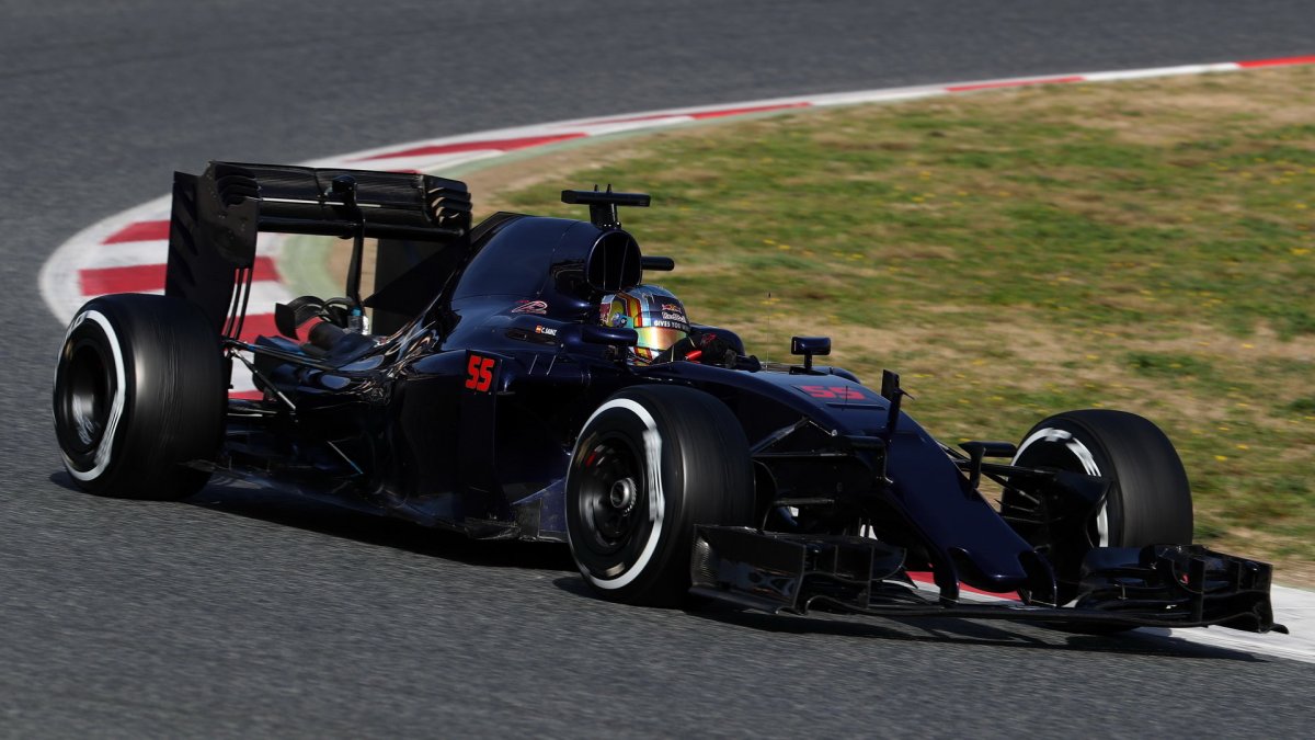 Carlos Sainz s novým vozem Toro Rosso STR11 - Ferrari