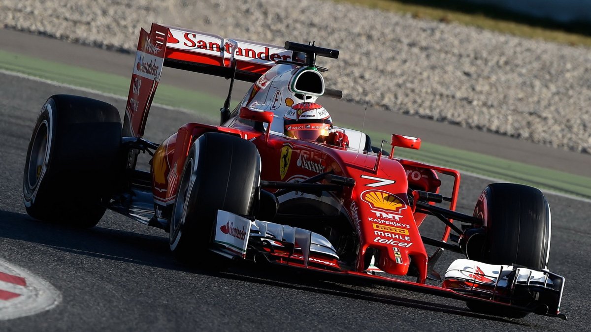Kimi Räikkönen s novým vozem Ferrari SF16-H