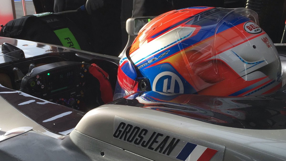 Romain Grosjean v Haasu VF-16