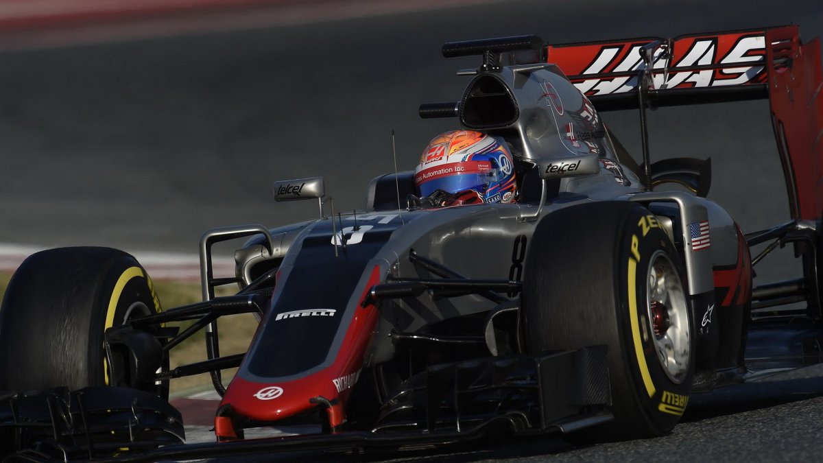 Romain Grosjean s novým vozem Haas VF-16