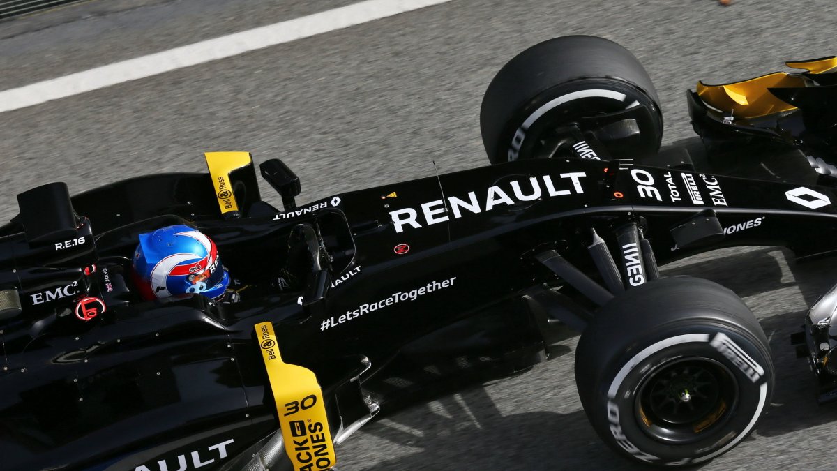 Jolyon Palmer s Renaultem RS16 v Barceloně
