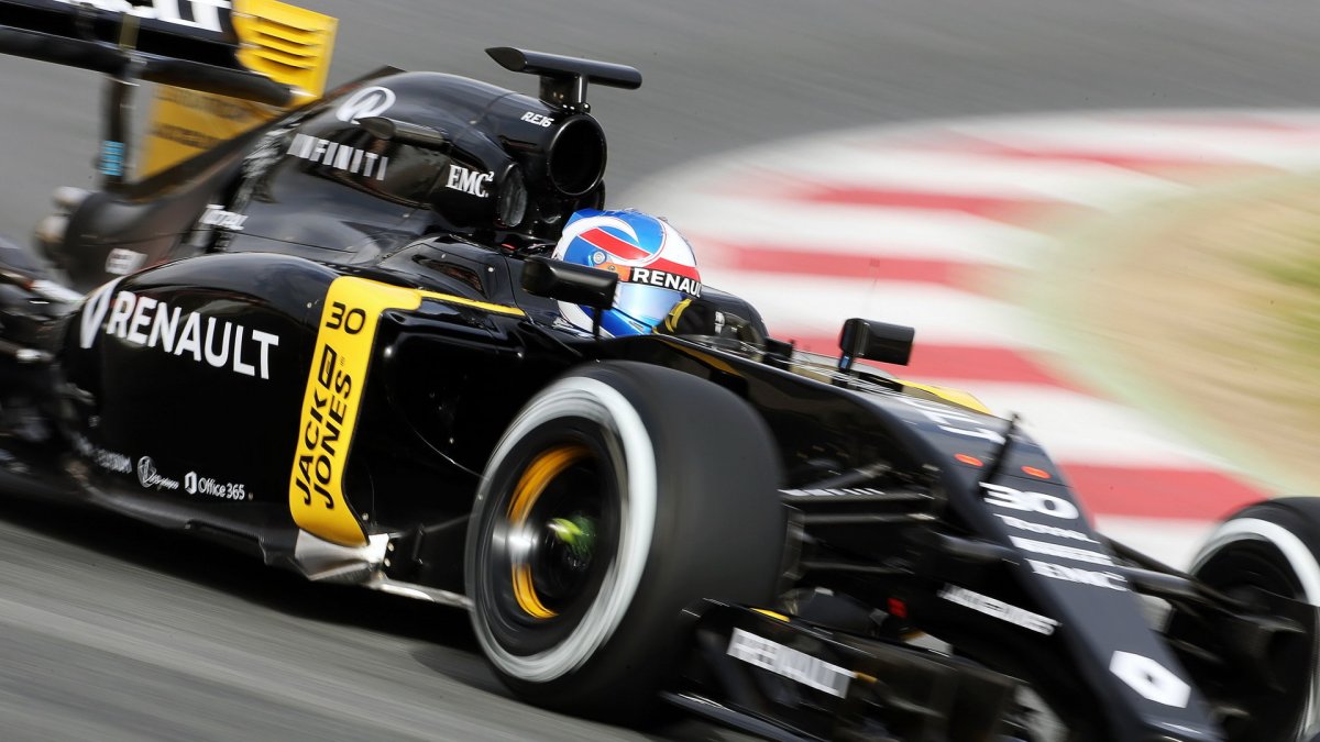 Jolyon Palmer s Renaultem RS16 v Barceloně