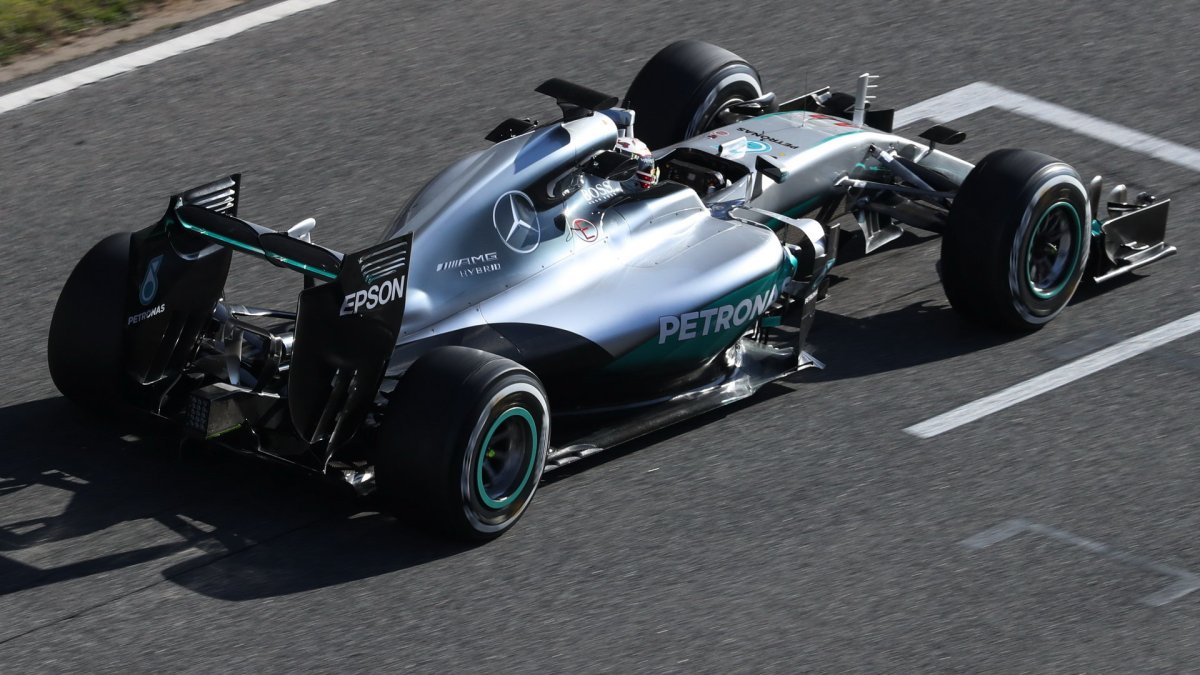 Lewis Hamilton s novým vozem Mercedes F1 W07 Hybrid