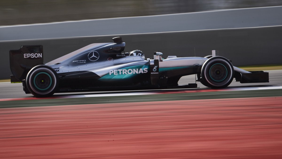 Nico Rosberg s novým vozem Mercedes F1 W07 Hybrid