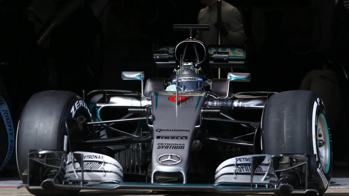 Nico Rosberg s novým vozem Mercedes F1 W07 Hybrid