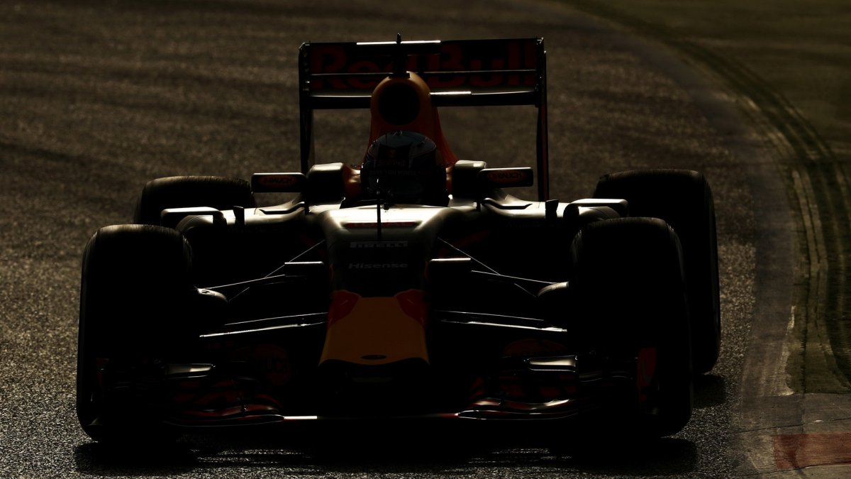 Daniel Ricciardo s novým vozem Red Bull RB12 - Renault