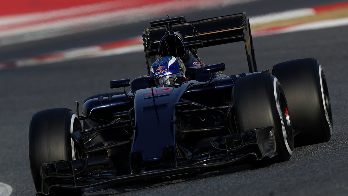 Max Verstappen s novým vozem Toro Rosso STR11 - Ferrari