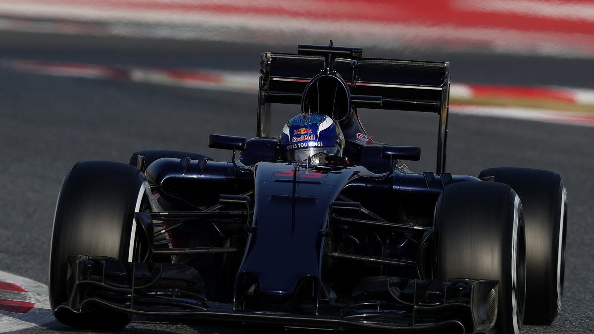 Max Verstappen s novým vozem Toro Rosso STR11 - Ferrari