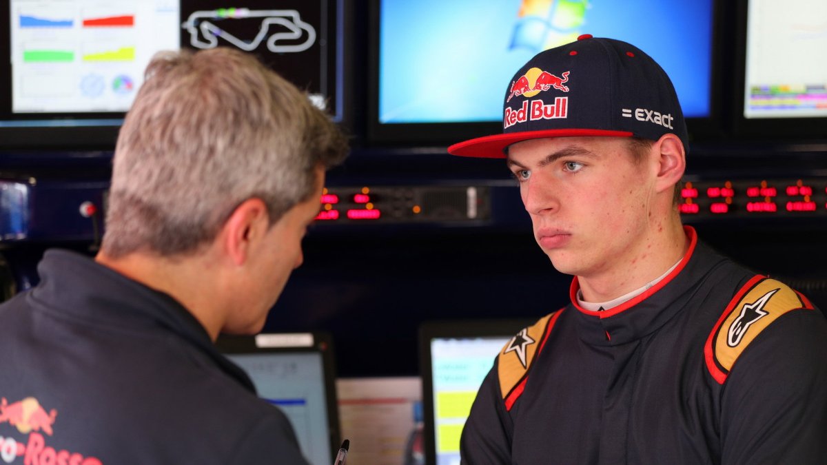 Max Verstappen se svým inženýrem Xevim Pujolarem