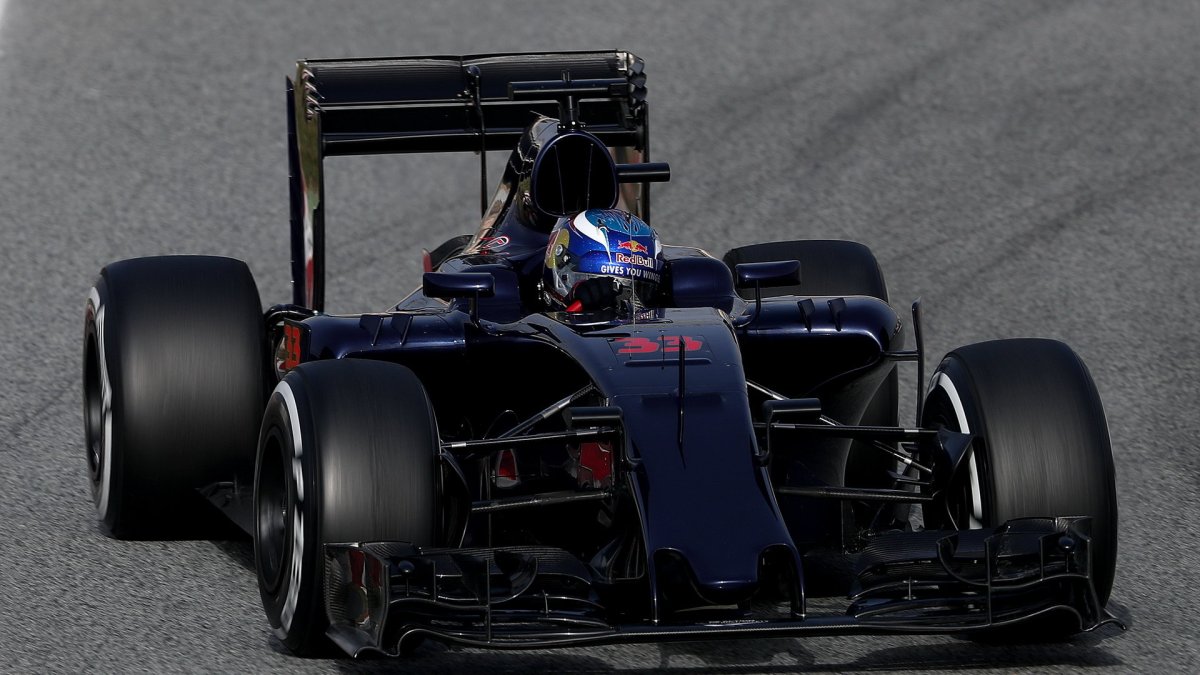 Max Verstappen s novým vozem Toro Rosso STR11 - Ferrari