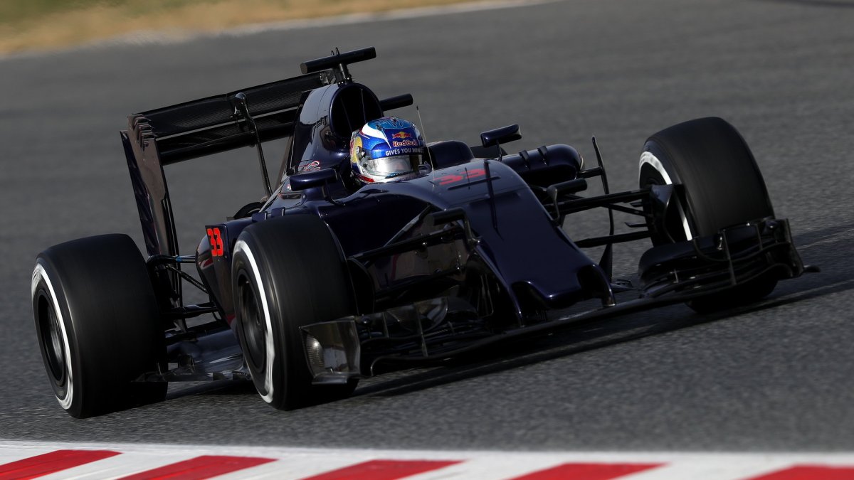 Max Verstappen s novým vozem Toro Rosso STR11 - Ferrari