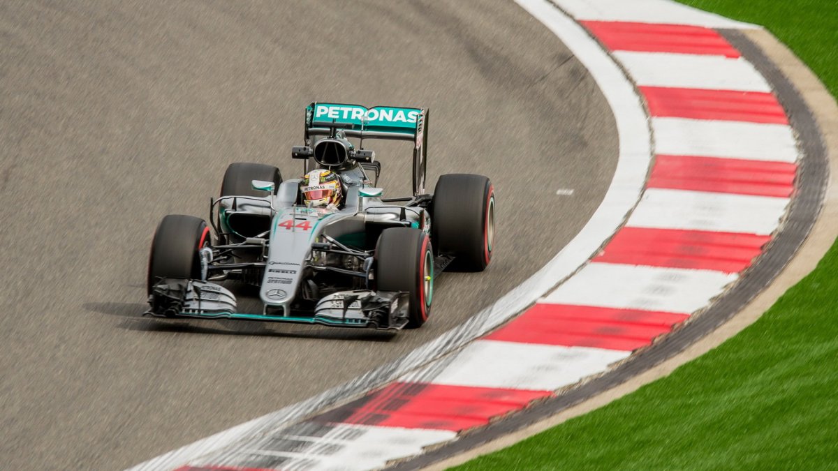 Lewis Hamilton v závodě v Číně