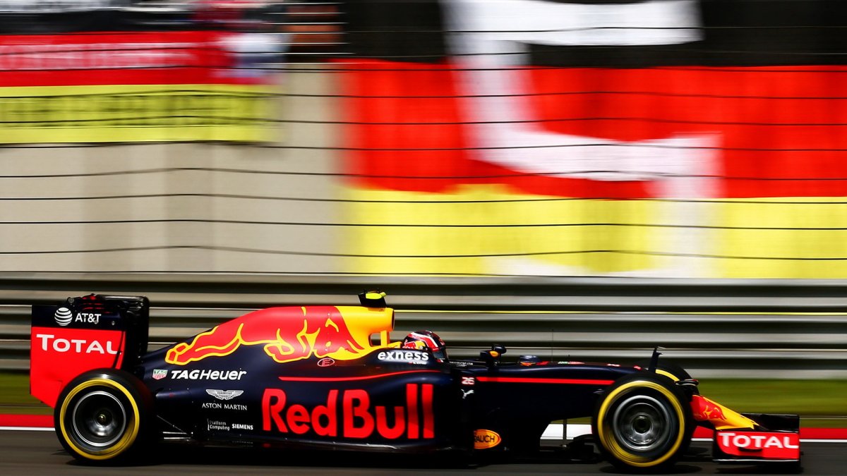 Daniil Kvjat v závodě v Číně