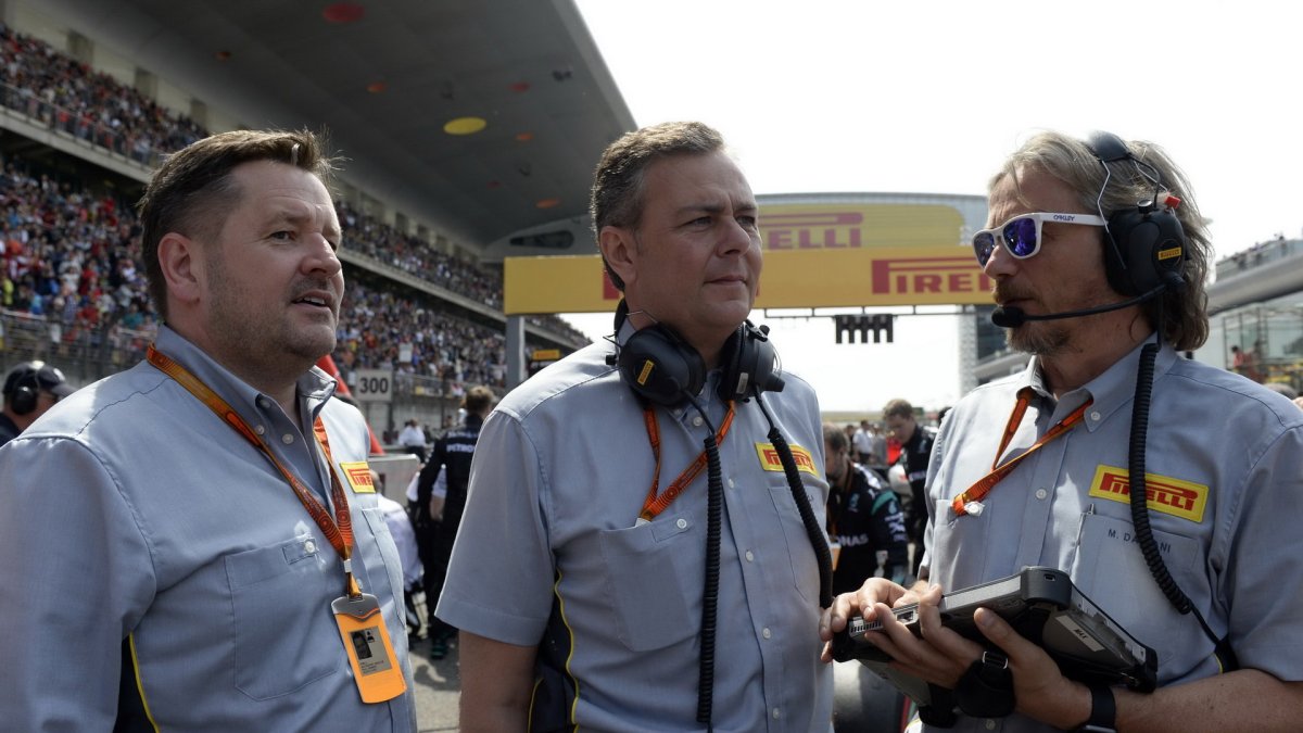 Paul Hembery, Mario Isola a před závodem v Číně