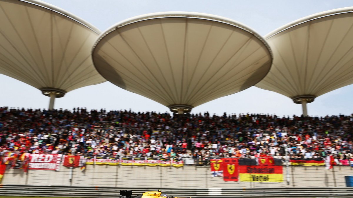 Jolyon Palmer v závodě v Číně