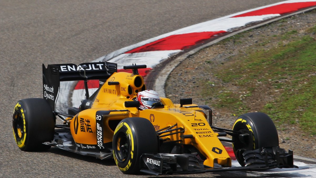 Kevin Magnussen v závodě v Číně