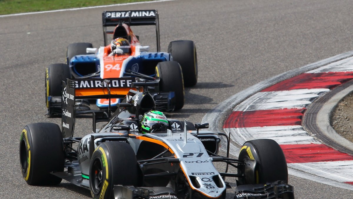 Nico Hülkenberg a Pascal Wehrlein v závodě v Číně