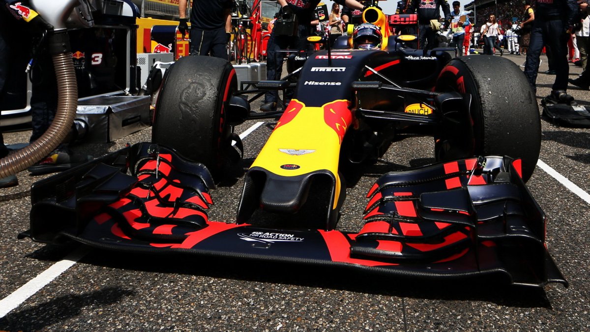 Přední křídlo vozu Red Bull RB12 - Renault v Číně