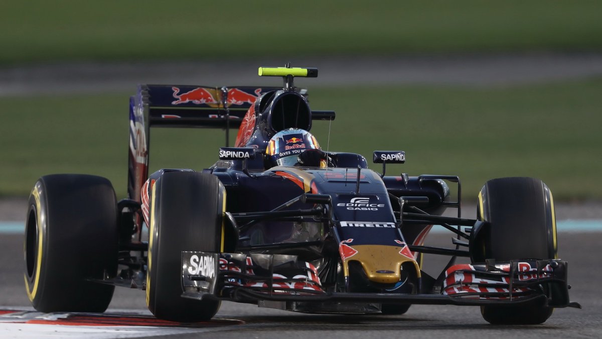 Carlos Sainz v závodě v Abú Zabí