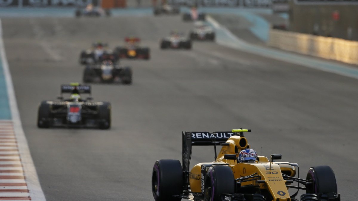 Jolyon Palmer v závodě v Abú Zabí