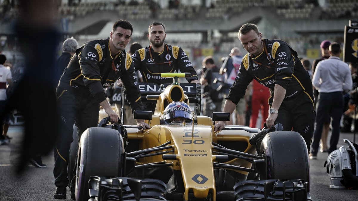 Jolyon Palmer před závodem v Abú Zabí
