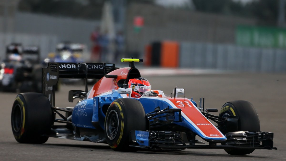 Esteban Ocon v závodě v Abú Zabí