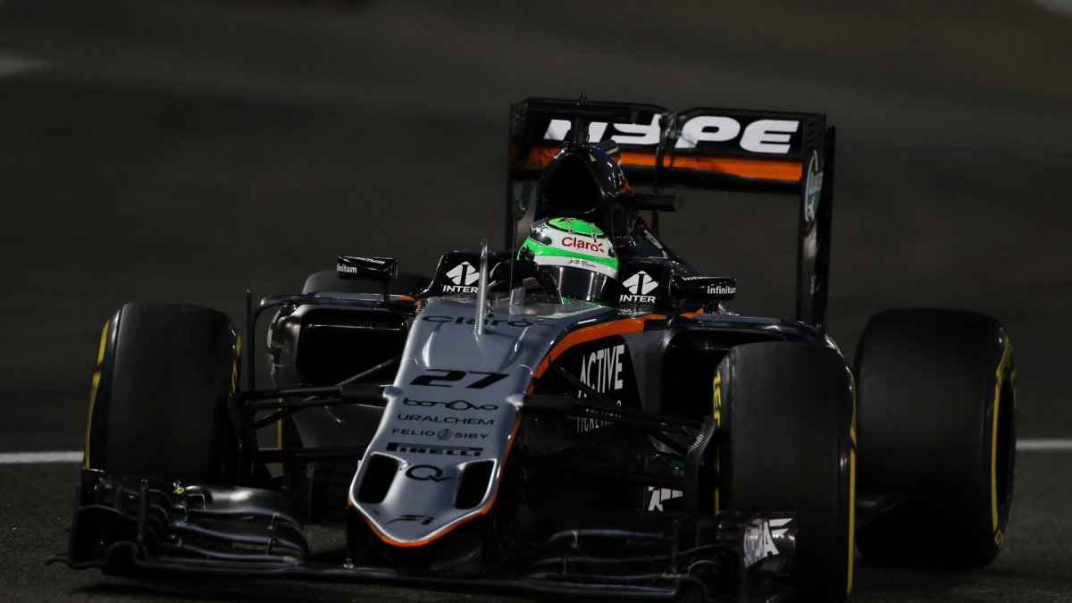Nico Hülkenberg v závodě v Abú Zabí