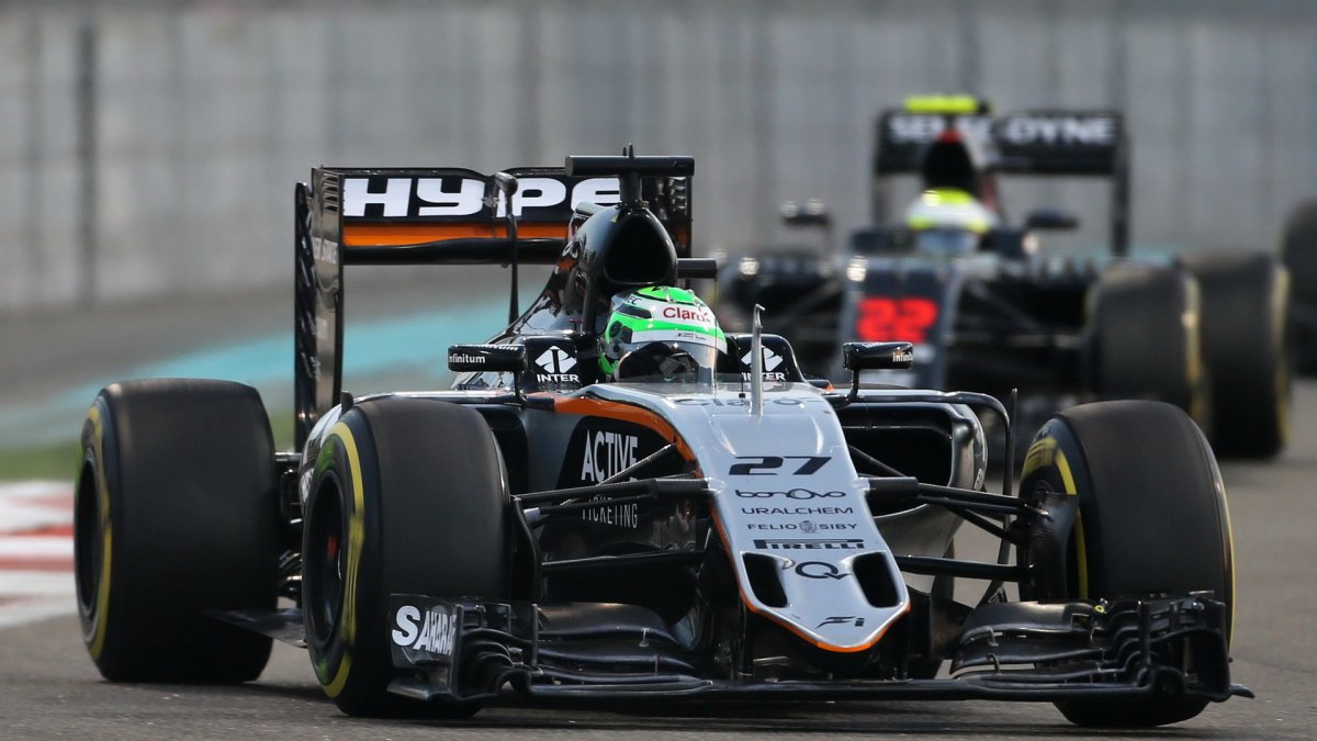 Nico Hülkenberg v závodě v Abú Zabí