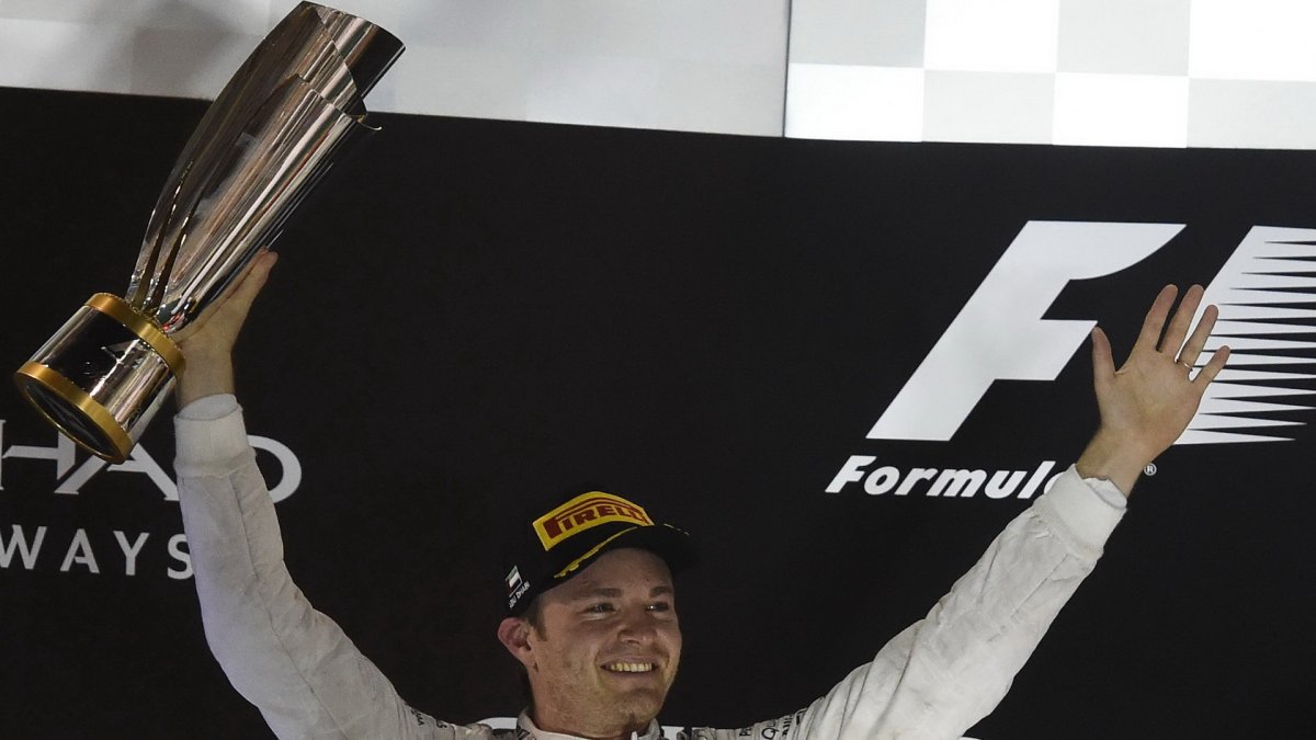 Nico Rosberg se raduje z mistrovského titulu po závodě v Abú Zabí