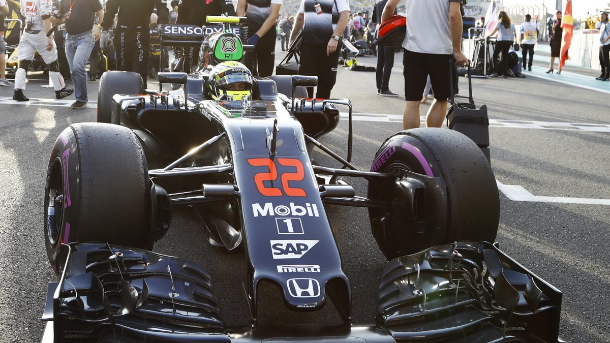 Jenson Button před závodem v Abú Zabí