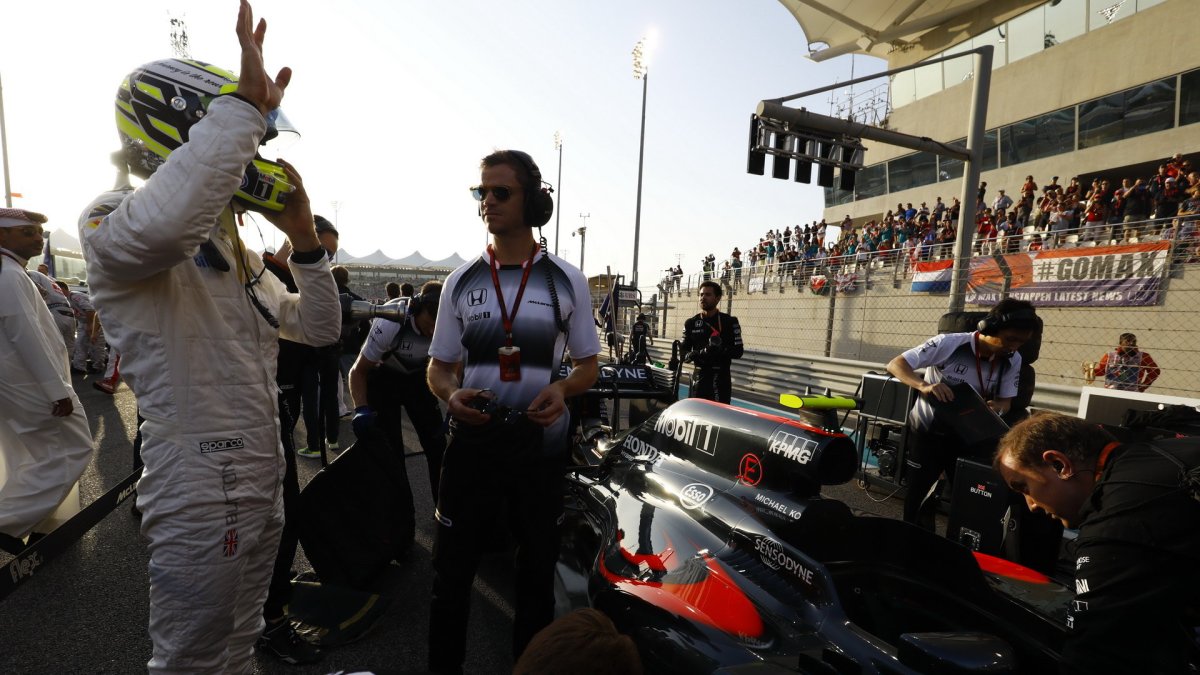 Jenson Button před závodem v Abú Zabí