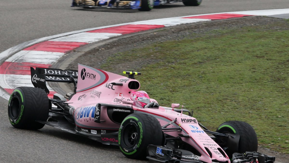 Esteban Ocon v závodě v Číně