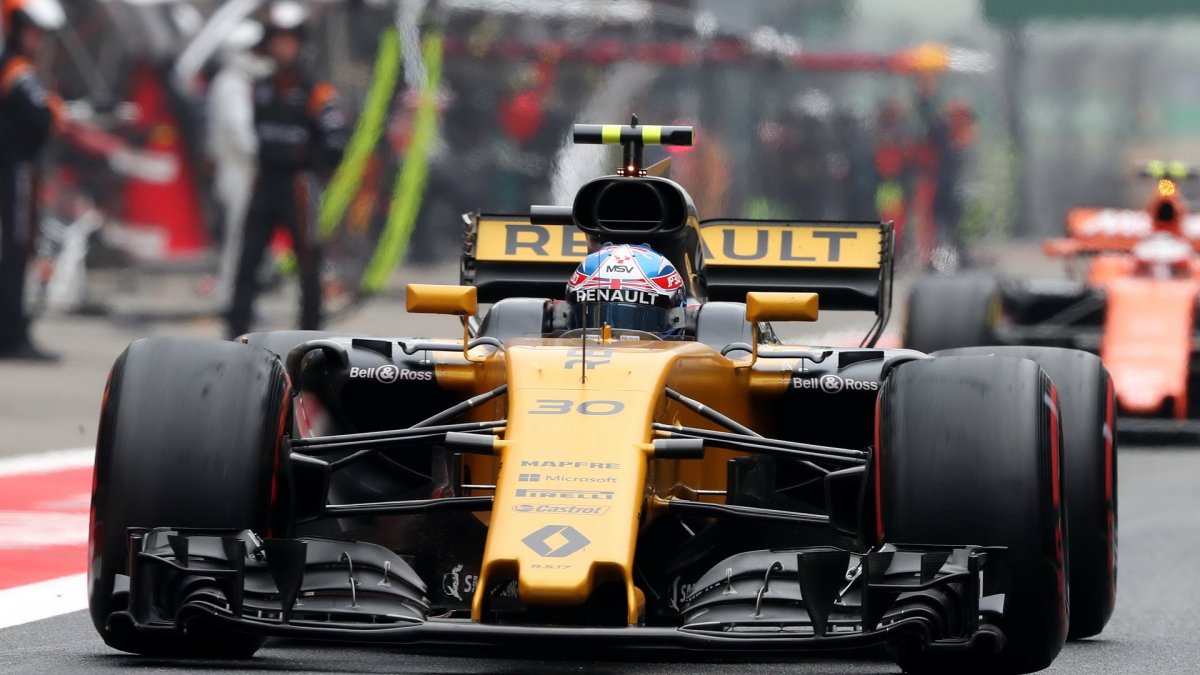 Jolyon Palmer v závodě v Číně