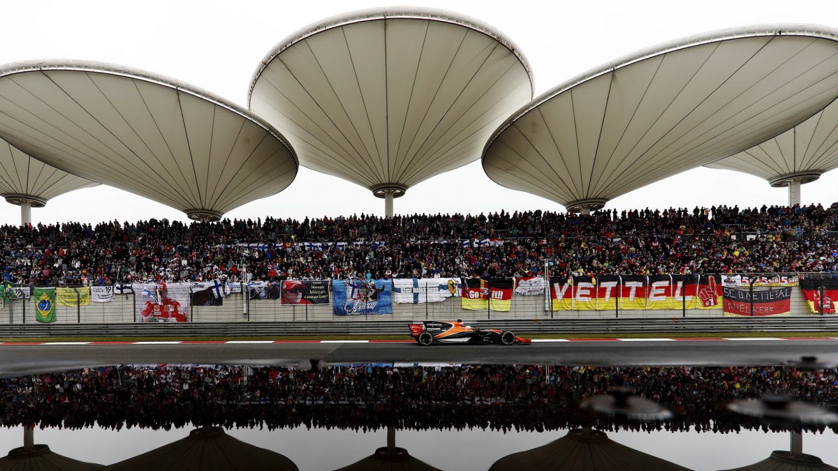 Fernando Alonso v závodě v Číně