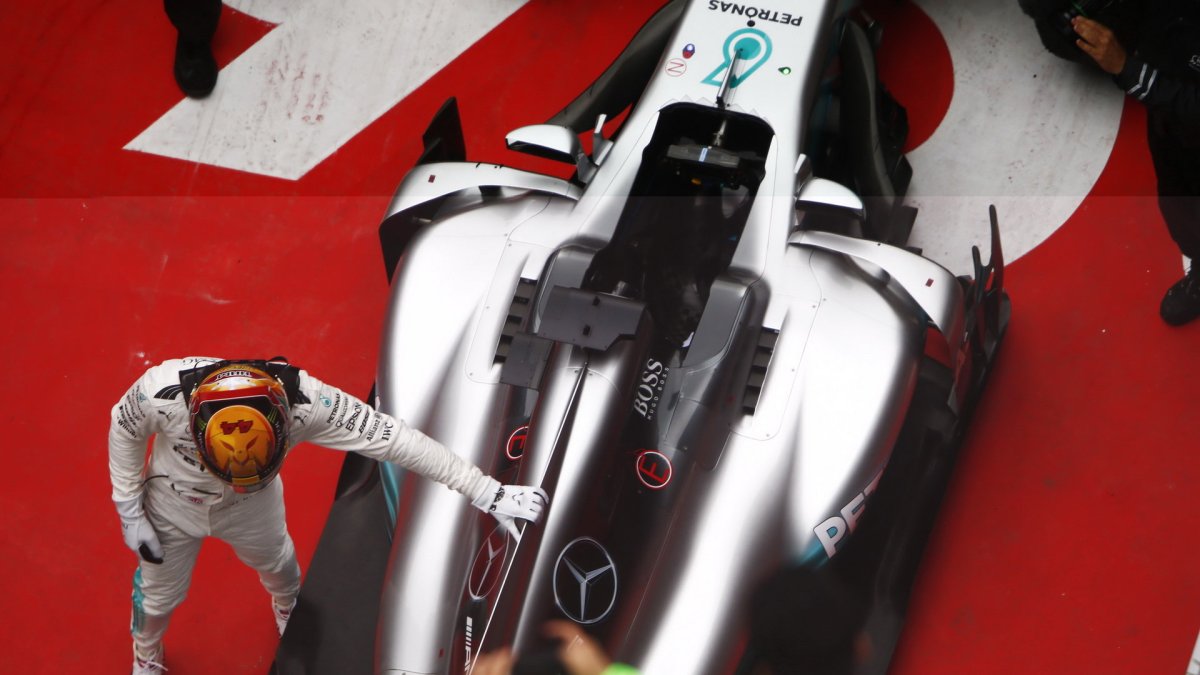 Lewis Hamilton zvítězil v závodě v Číně