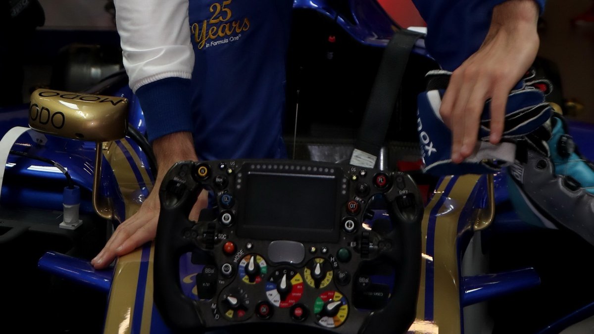Volant vozu Sauber C36 - Ferrari v Číně