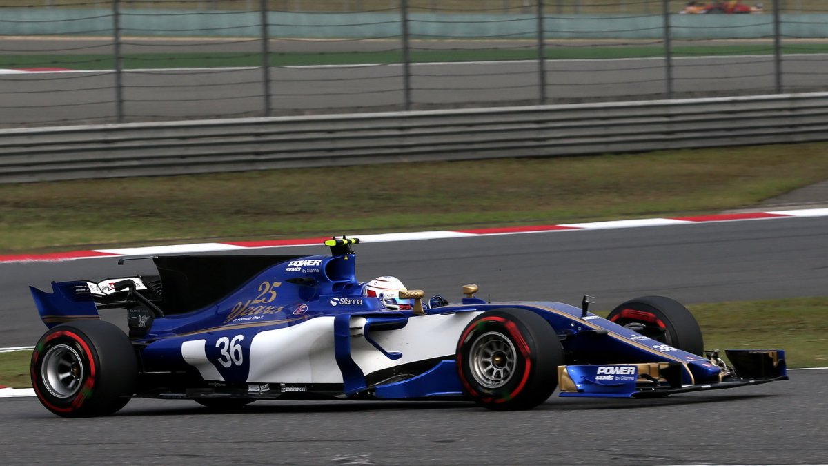 Antonio Giovinazzi v kvalifikaci v Číně