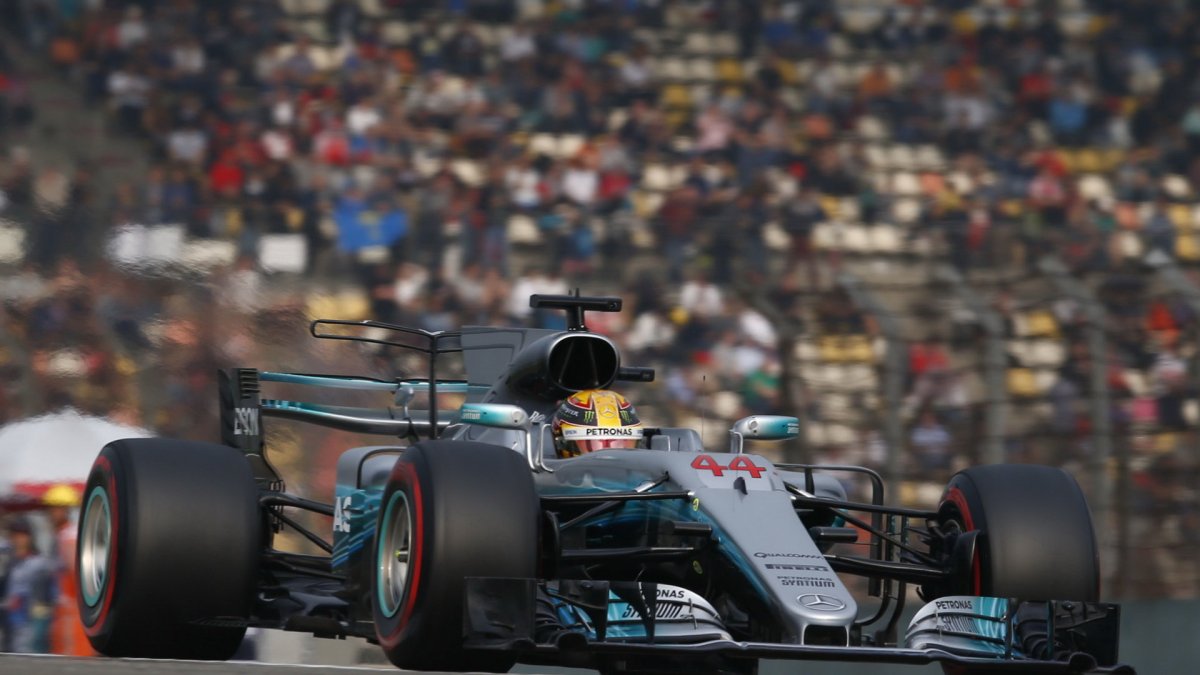 Lewis Hamilton v kvalifikaci v Číně