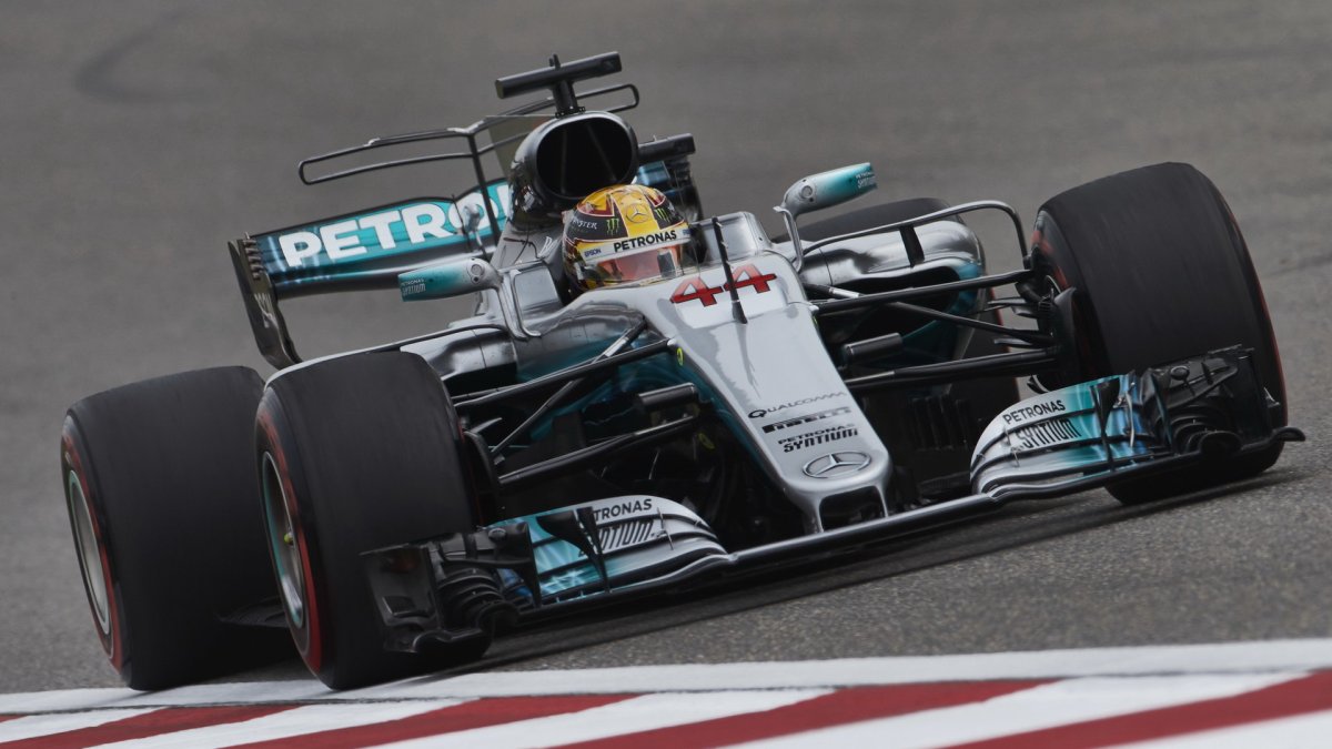 Lewis Hamilton v kvalifikaci v Číně
