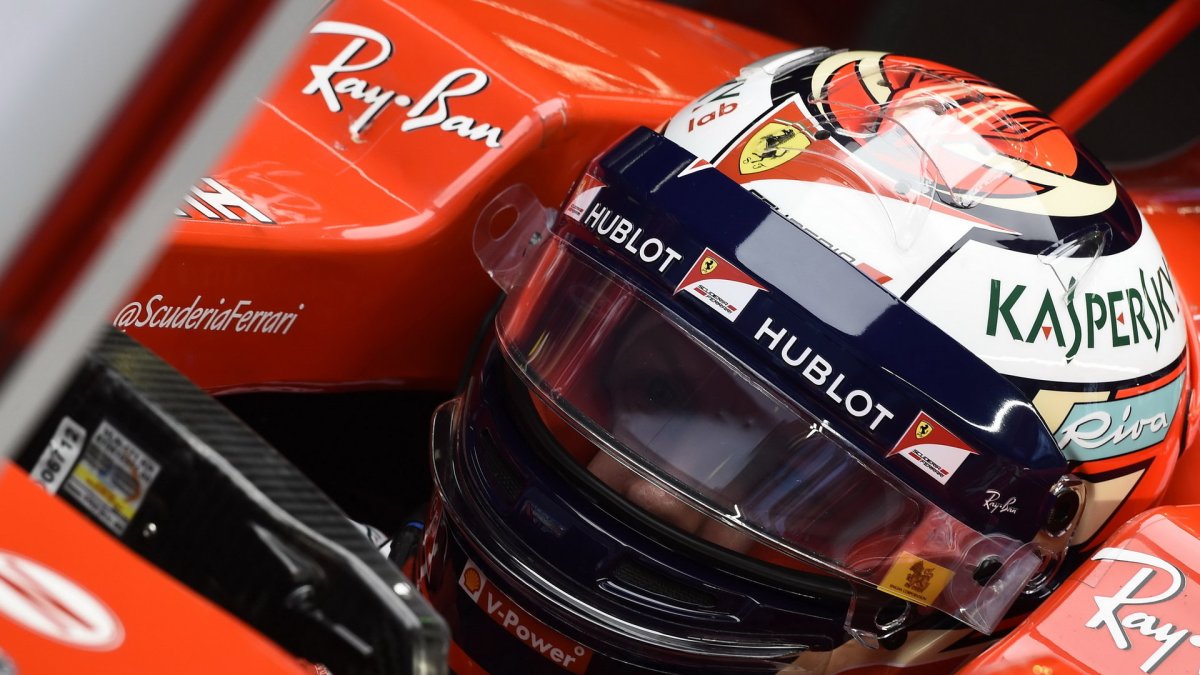 Kimi Räikkönen za deštivého tréninku v Číně