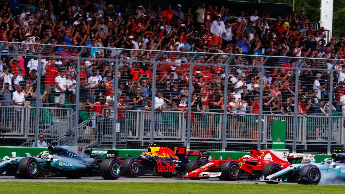 Napínavý start závodu v Kanadě