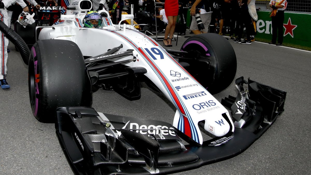 Přední křídlo vozu Williams FW38 - Mercedes před závodem v Kanadě