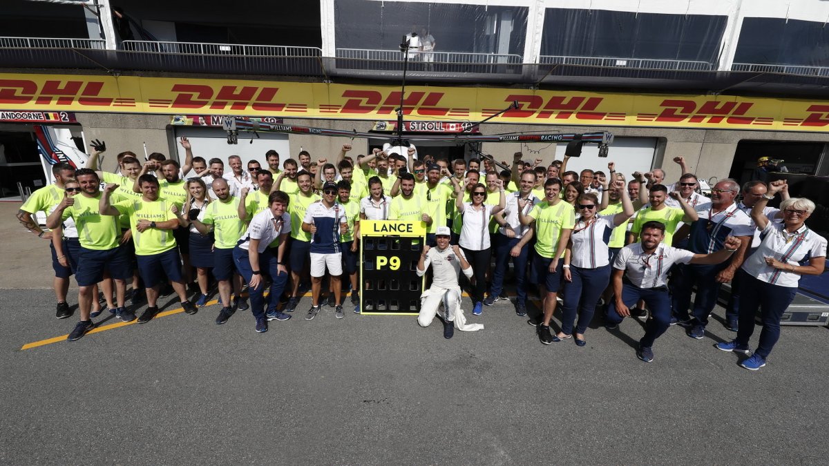 Lance Stroll se raduje s týmem z prvních bodů po závodě v Kanadě