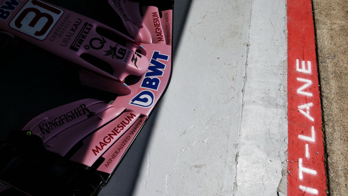 Přední křídlo vozu Force India VJM10 - Mercedes v tréninku v Kanadě