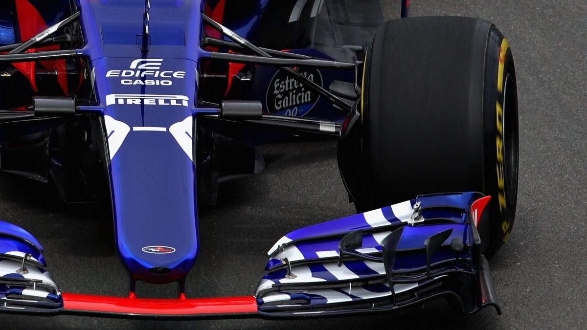 Přední křídlo Toro Rosso STR12 - Renault při tréninku v Kanadě
