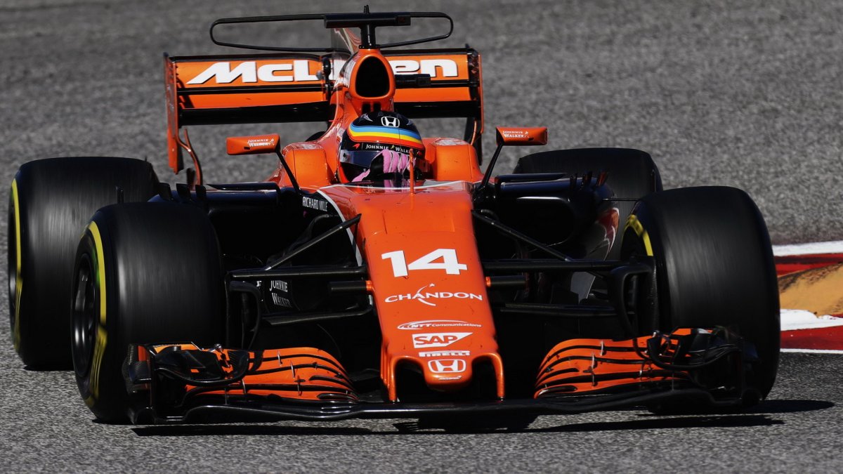Fernando Alonso s McLarenem v Austinu