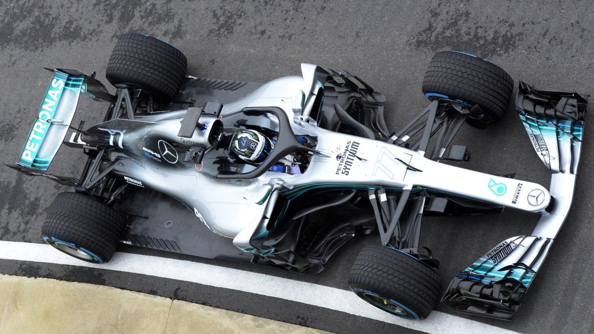 Valtteri Bottas prohání nový Mercedes W09 po trati v Silverstone