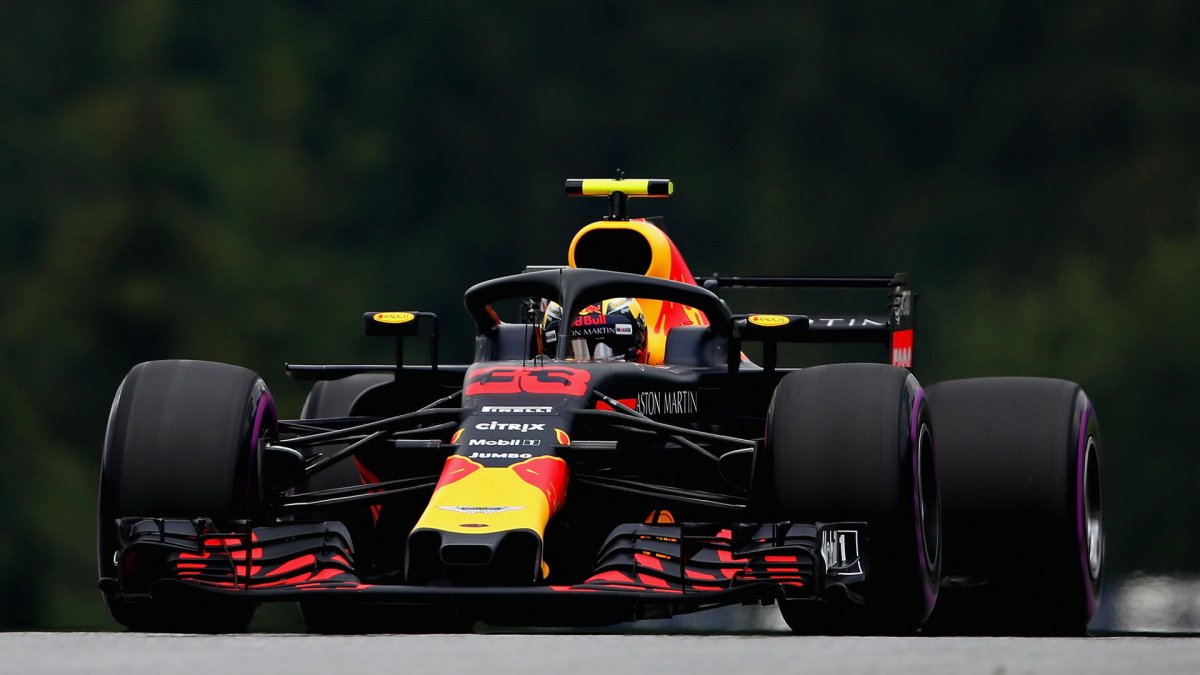 Max Verstappen s použitím DRS v kvalifikaci v Rakousku