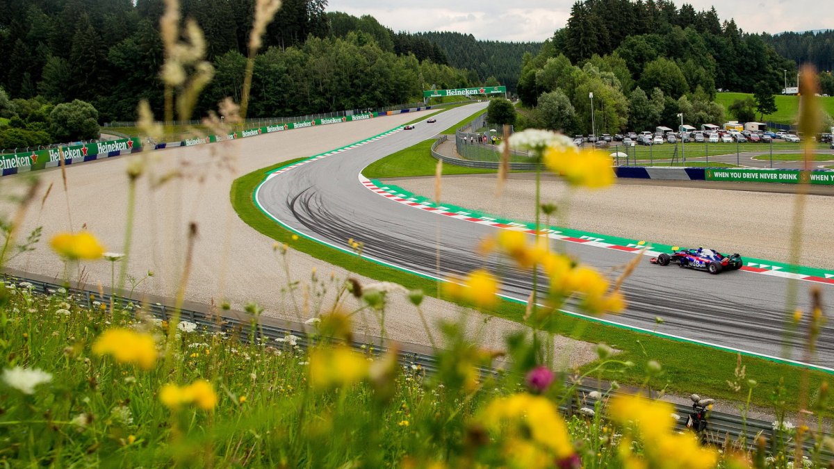 Brendon Hartley v kvalifikaci v Rakousku