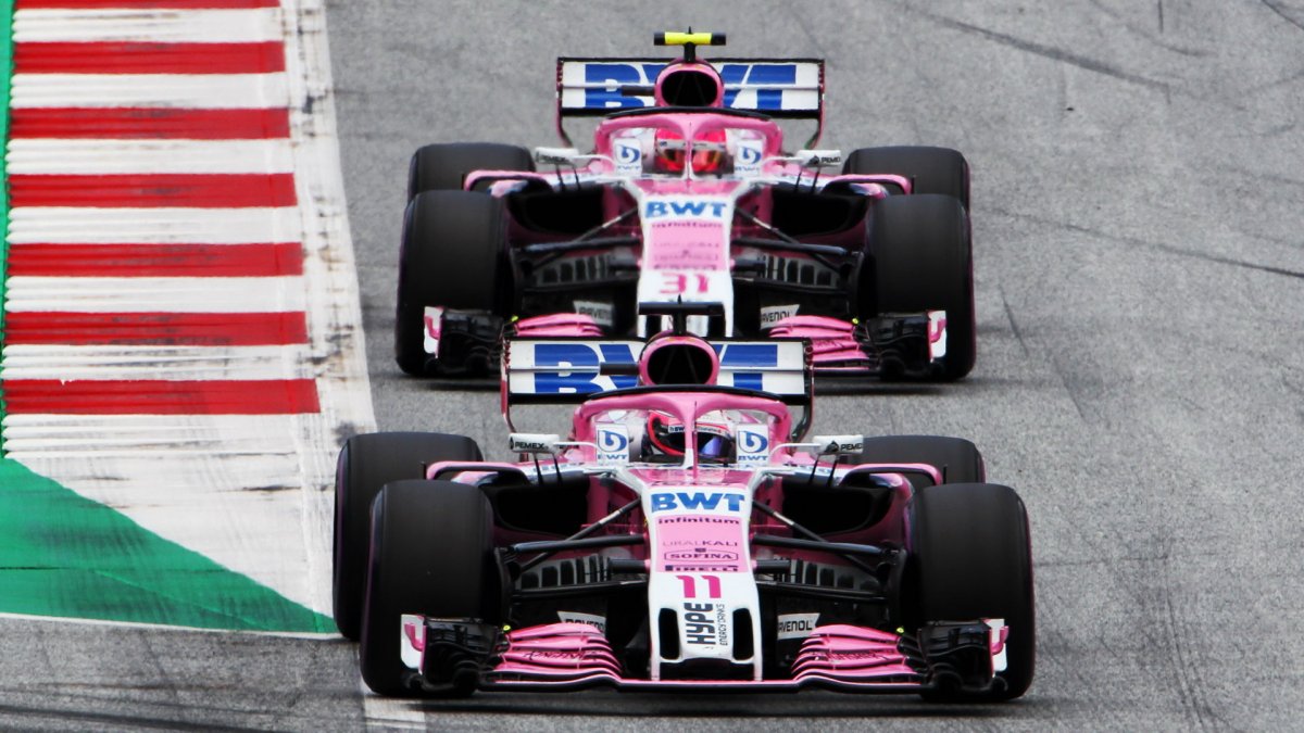 Sergio Pérez a Esteban Ocon v kvalifikaci v Rakousku
